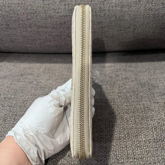 Authentic Gucci Guccissima Ivory Leather long zip around wallet - Picture 5 of 16